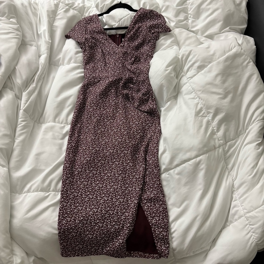 Abercrombie & Fitch Burgundy pattern ditzy floral v-neck short sleeve midi dress - Picture 8 of 11